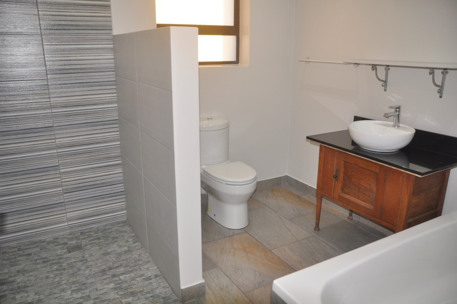 5 Bedroom Property for Sale in Reebok Western Cape